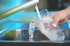 вода