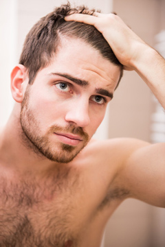 причины выпадения волос у мужчин