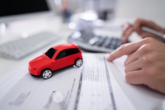Рефинансировать кредит за машину в какое время сбербанк списывает кредит если не было денег на карте